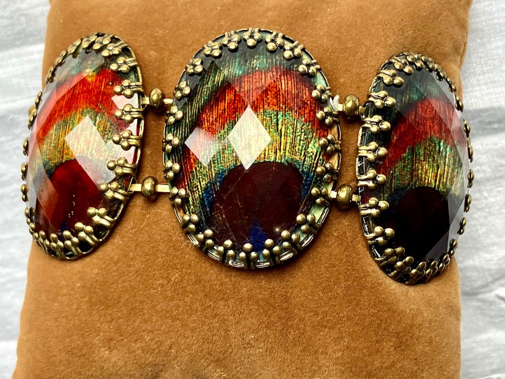 Les Bijoux des Années 70 : Un Voyage dans l'âge d'Or de la Mode