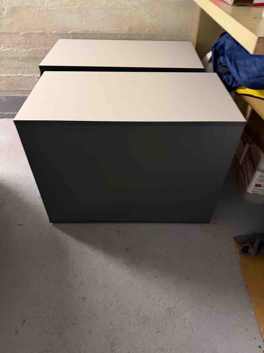 Banconi: 2 Rollcontainer aus Metall grau abschliessbar – Usato da Zürich venduto da Strickmeier 2