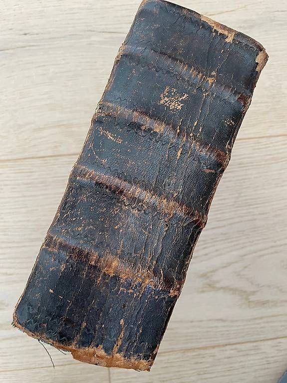 Bücher: Buch von 1741, Leder gebunden – Gebraucht aus Altdorf UR von Muheim60 2