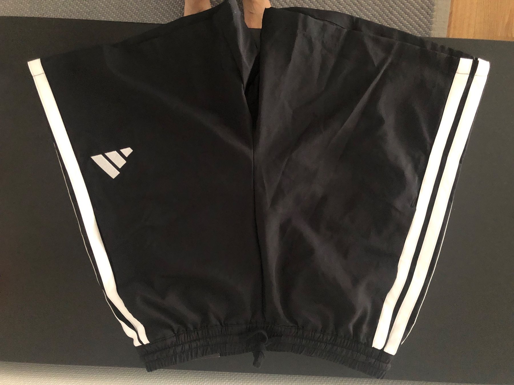 Adidas Pantalons: Shorts Adidas Damen – D'occasion à Münchenstein par jul_r2nh