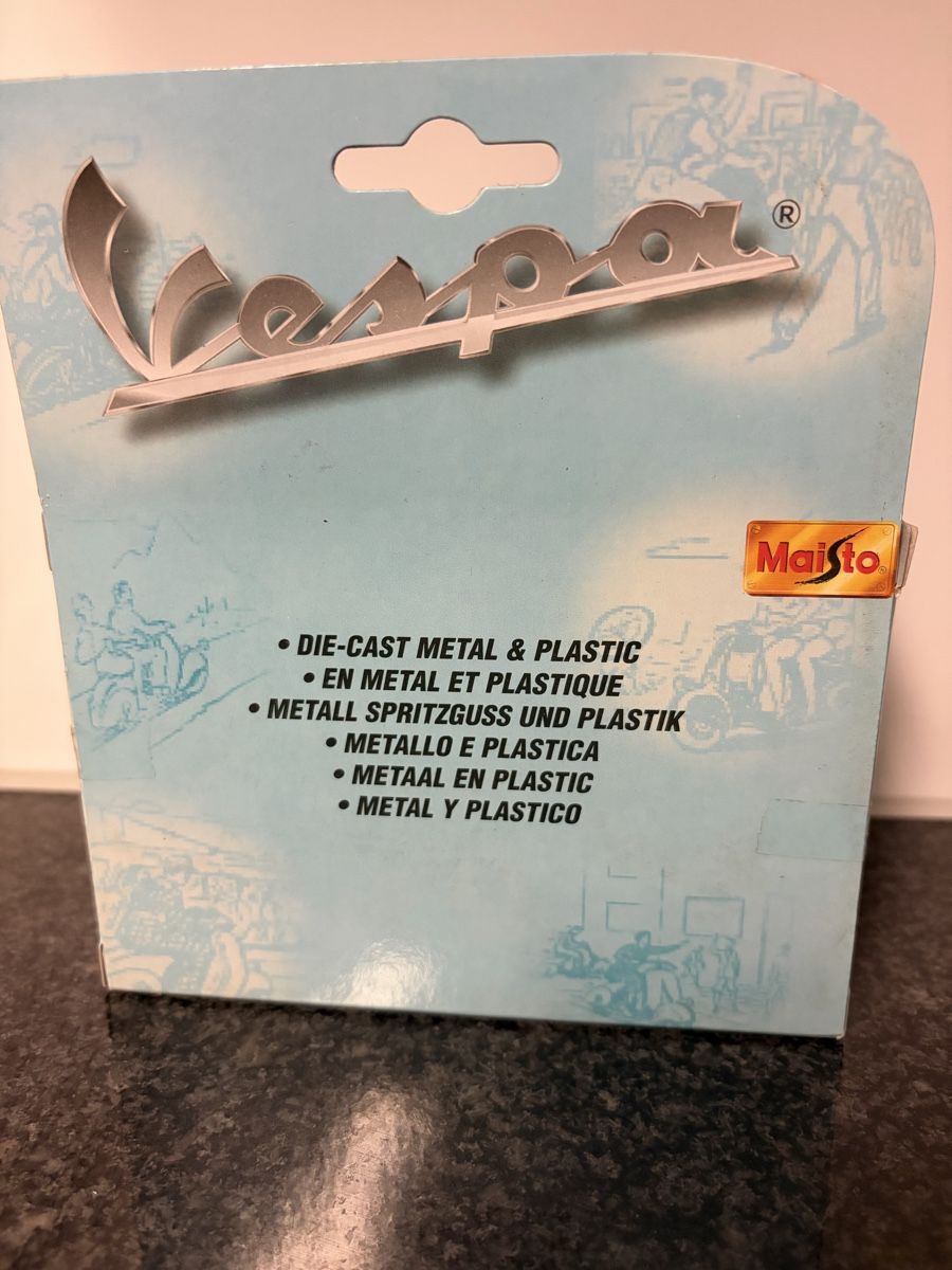 Modellautos: Piaggio Vespa ET2 50ccm 1:18 – Neu und originalverpackt aus Belp von be3027 1