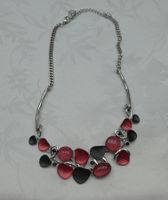 Collier élégant rouge et noir, neuf