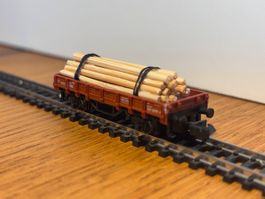 e1972: Flachwagen mit Ladung Echtholz (Spur N)