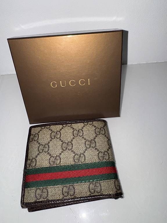 Portafogli: Authentic Gucci Wallet with Original Box – Usato da Pregassona venduto da samdl518 1
