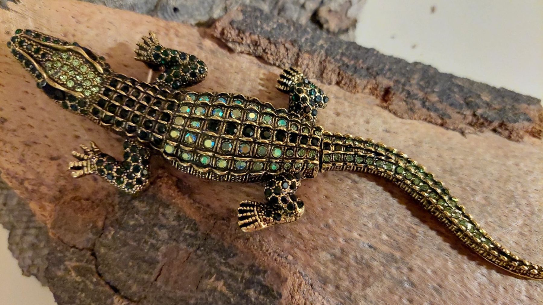 Broches & Aiguilles: Grosse Krokodil Brosche mit Strass - 14 cm – Neuf (Voir description) à Oberwil BL par Hunajakakku 1