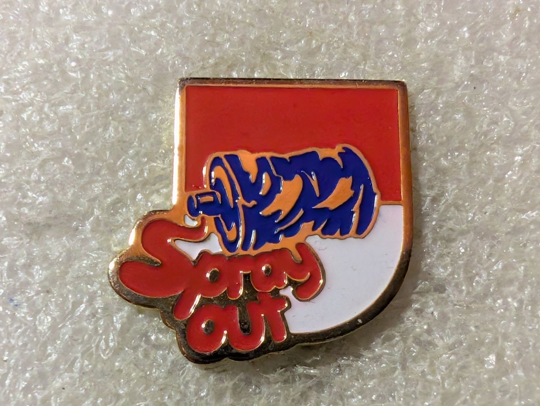 Placchette & Badge: Ansteckpin 74: Spay Out – Usato da Oppligen venduto da Pin-Fall-Shop
