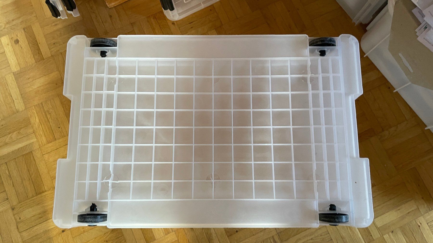 Contenitori & Simili: Grosse, durchsichtige Aufbewahrungsbox mit Deckel u. Roll... – Usato da Glattfelden venduto da cybermaxx 3