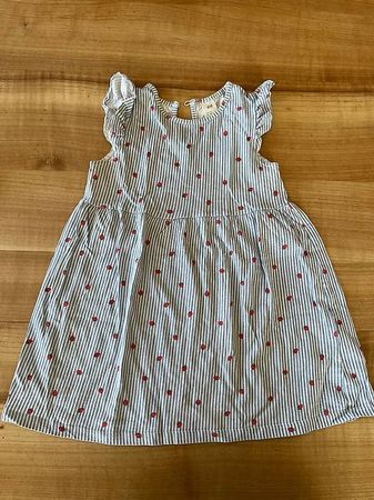 Sommerkleid 98 mit Erdbeeren