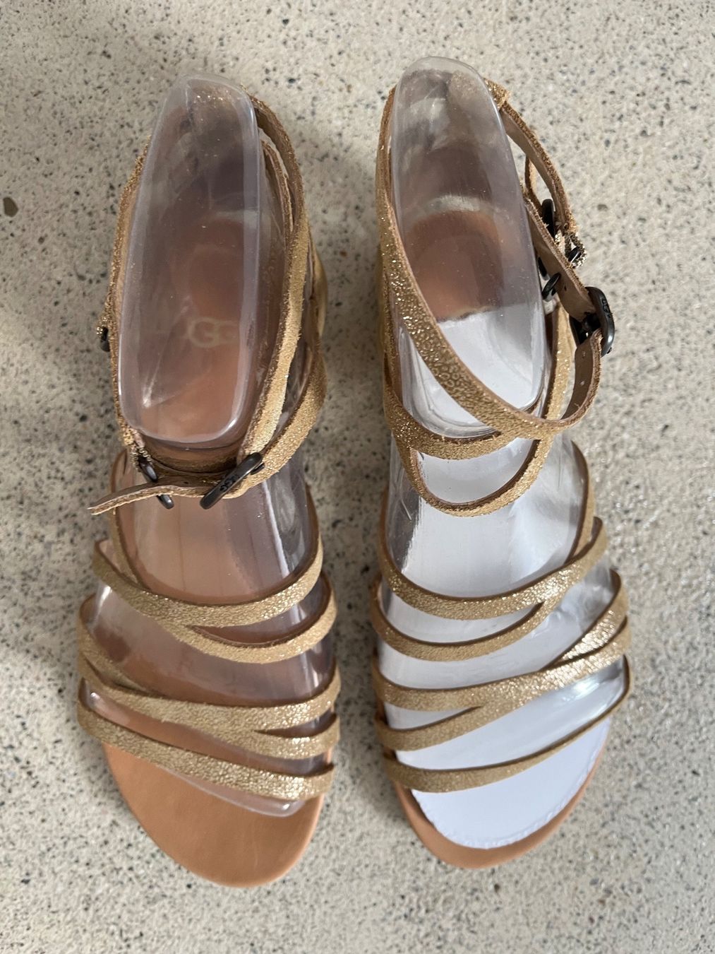 Ugg Scarpe da donna: UGG Sandalen Gold Grösse 36 – Usato da Zürich venduto da Jaskam