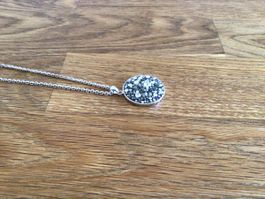 Noelani Kette mit Anhänger, Svarovski-Kristalle