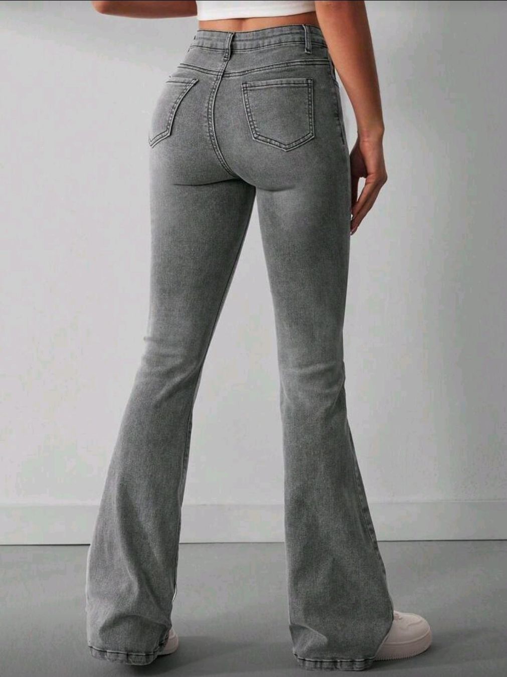Shein Jeans: Slim Fit Jeans - XS - Schlaghose 👖 – Nuovo (secondo la descrizione) da Thalwil venduto da VitaMini 2