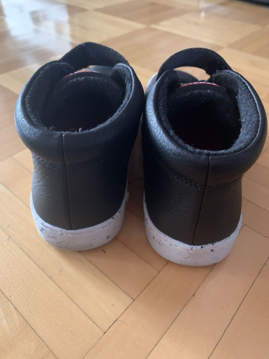 Camper Scarpe per ragazzi: Camper Kids Leather Trainers, Black, Size 30 – Usato da La Croix de Rozon venduto da chr_f5wy 1