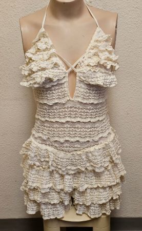 Fashion Nova Damen Playsuit Spitze Creme – Gr. M – Kleid-Loo