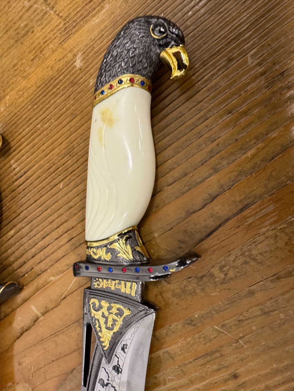 Figurines: Rare Eagle Head Knives & Statue Set | Handcrafted – D'occasion à Luzern par Antiquesonline 4
