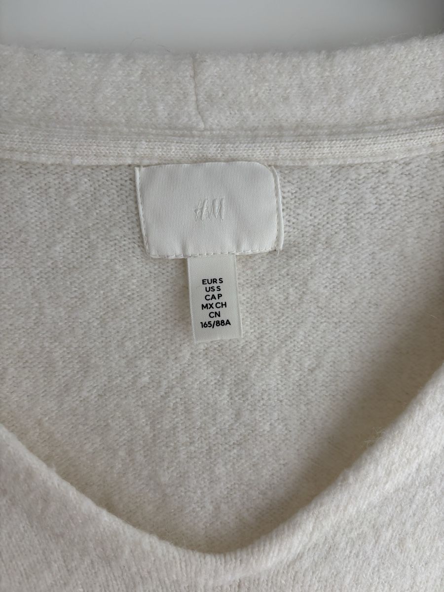 H&M Maglioni & Felpe: Kuschliger Pullover weiss – Usato da Winterthur venduto da leimaj 2