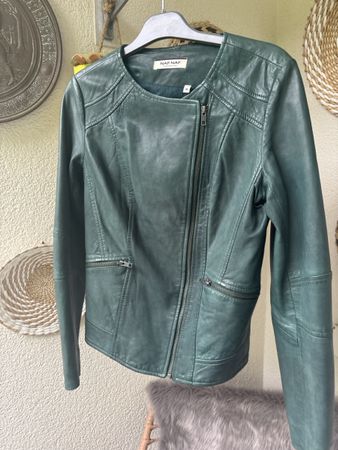 Giacca di pelle verde Naf Naf - perfetta per la stagione!
