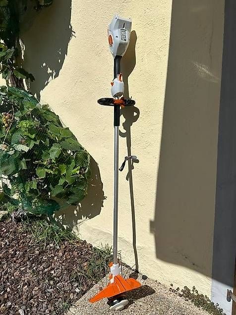 Tutti gli attrezzi: Stihl débroussailleuse FSA 101 neuve  – Nuovo e nell'imballaggio originale da Colombier VD venduto da DENYSE01 1