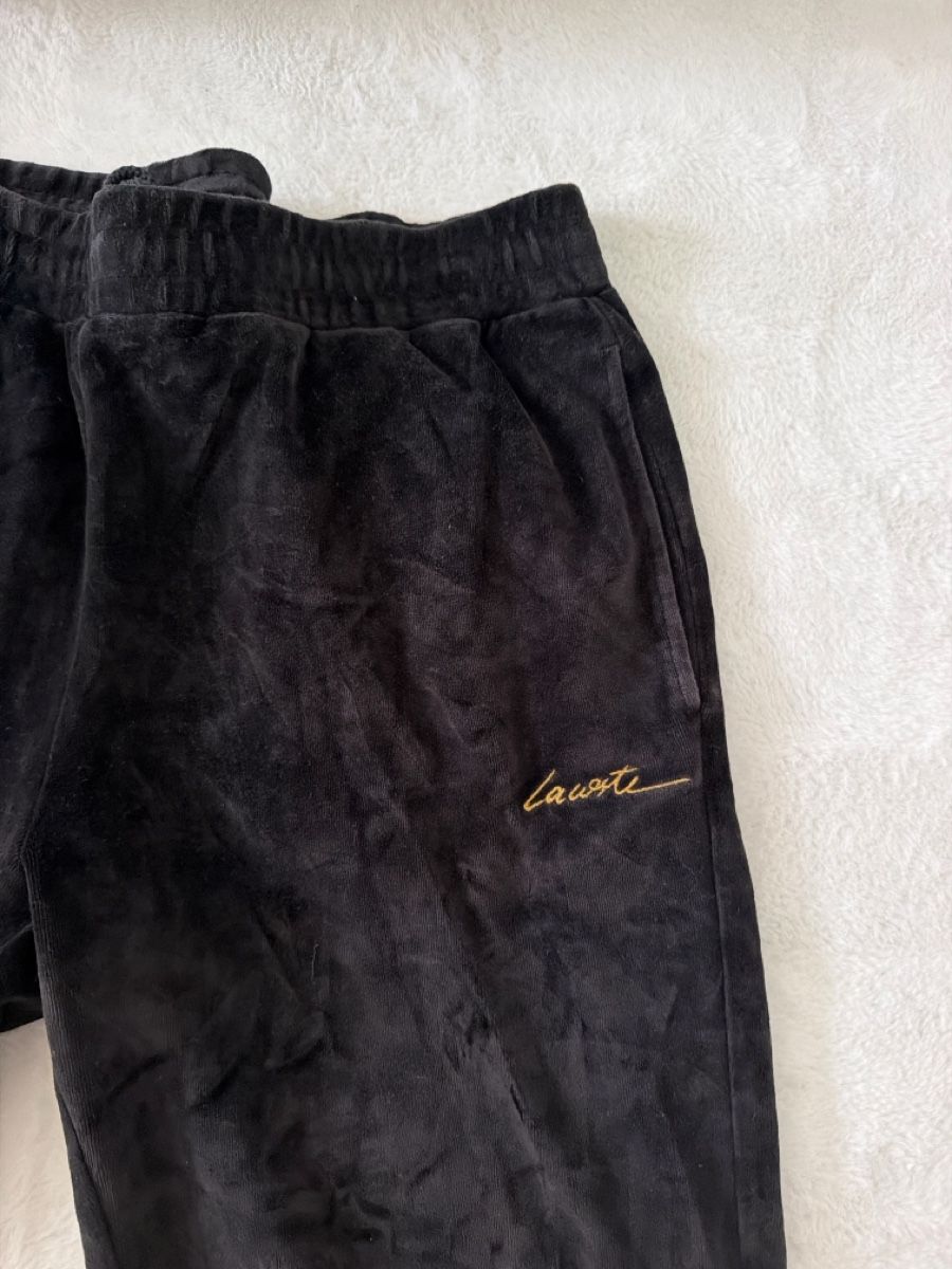 Lacoste Pantaloni: Lacoste Jogginghose Schwarz Velour Grösse L – Usato da Rorschach venduto da Costa_18 1