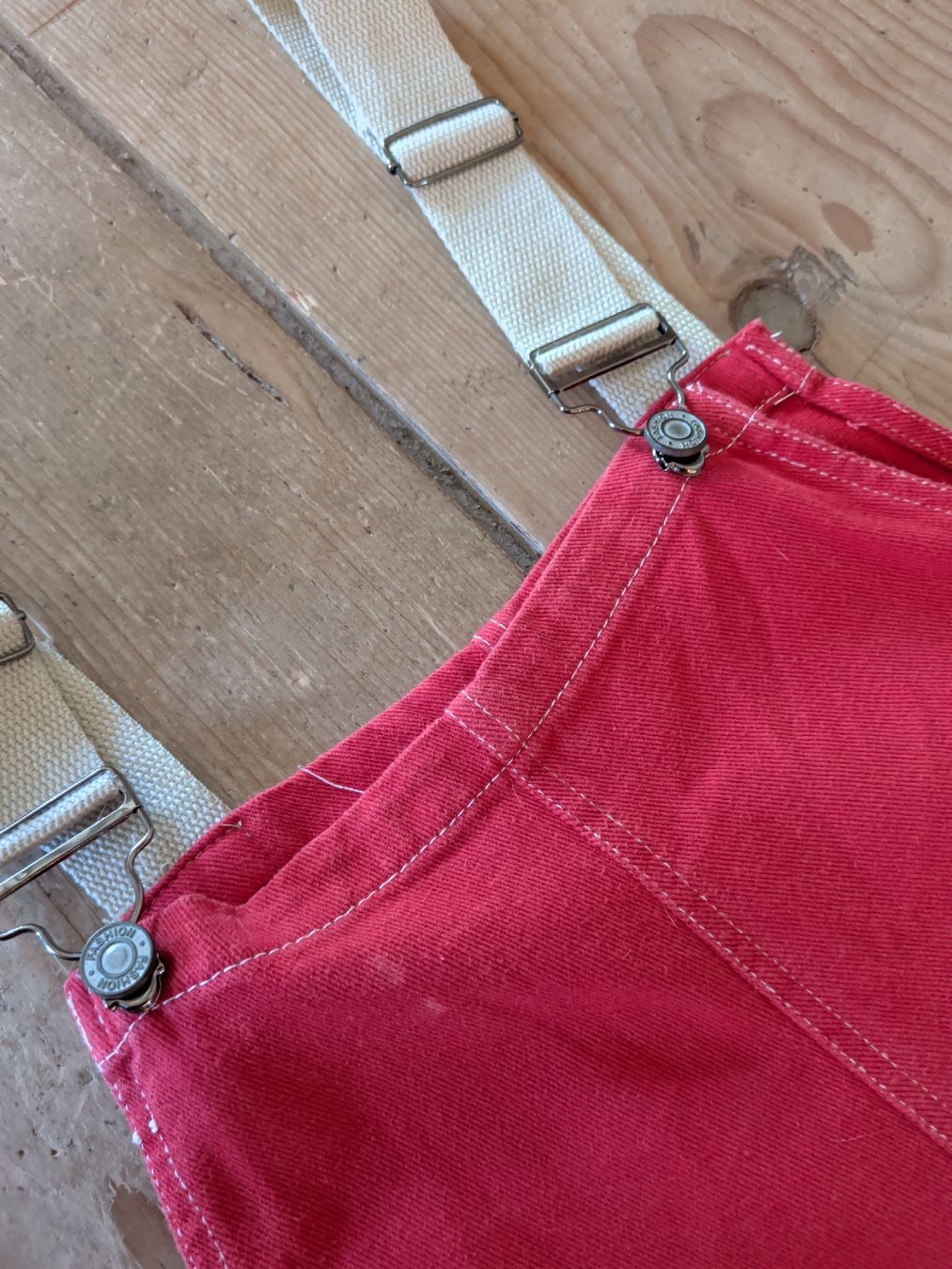 Pantaloni: Latzhose rot mit Goofy Print - Grösse L – Usato da Dietfurt venduto da Subforce1853 6