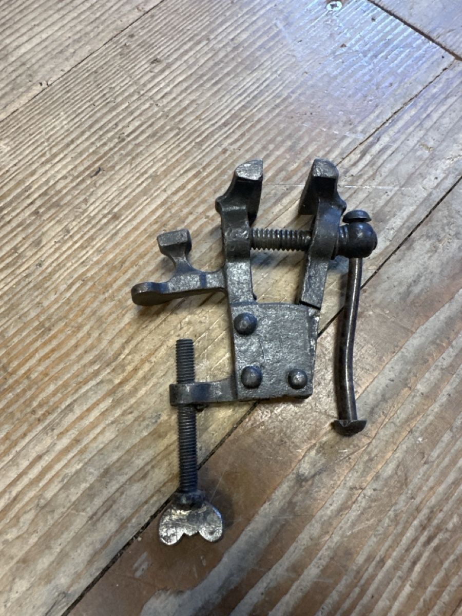 Tous les outils: Antiker Mini Schraubstock Gusseisen – D'occasion à Baar par Hillsboro 2