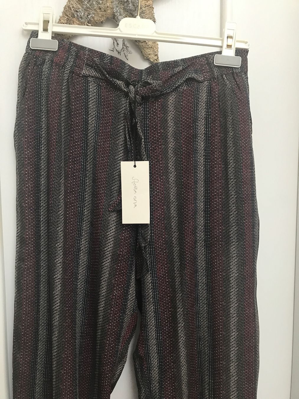 Pantaloni: STELLA NOVA Stoffhose in Dunkelrot 36 – Nuovo e nell'imballaggio originale da Glattfelden venduto da Danshari 1
