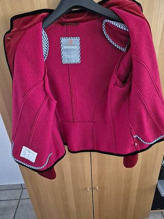 Wolljacke mit Samtbesätzen