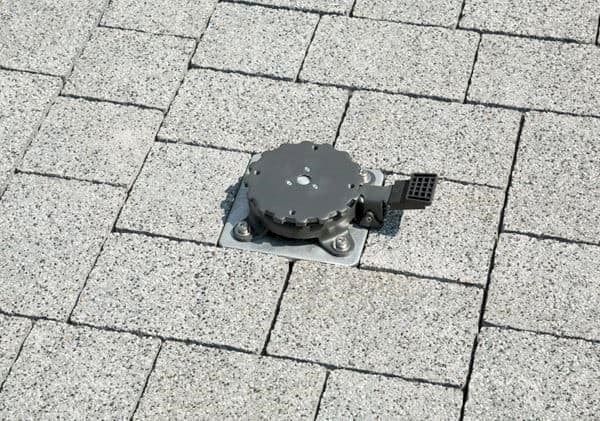 Altro: Schneider Universal-Bodenplatte 897-00 – Nuovo e nell'imballaggio originale da Bottighofen venduto da zaap 2