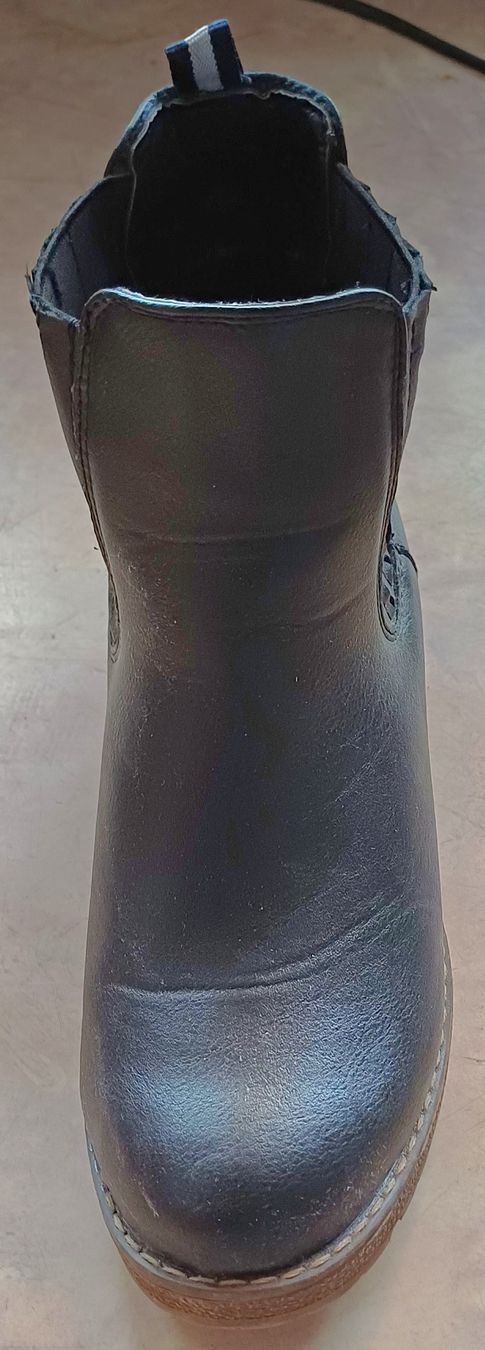 Scarpe da donna: schwarze Stiefelette von esmara im 38 – Usato da Merenschwand venduto da Brockinell 1