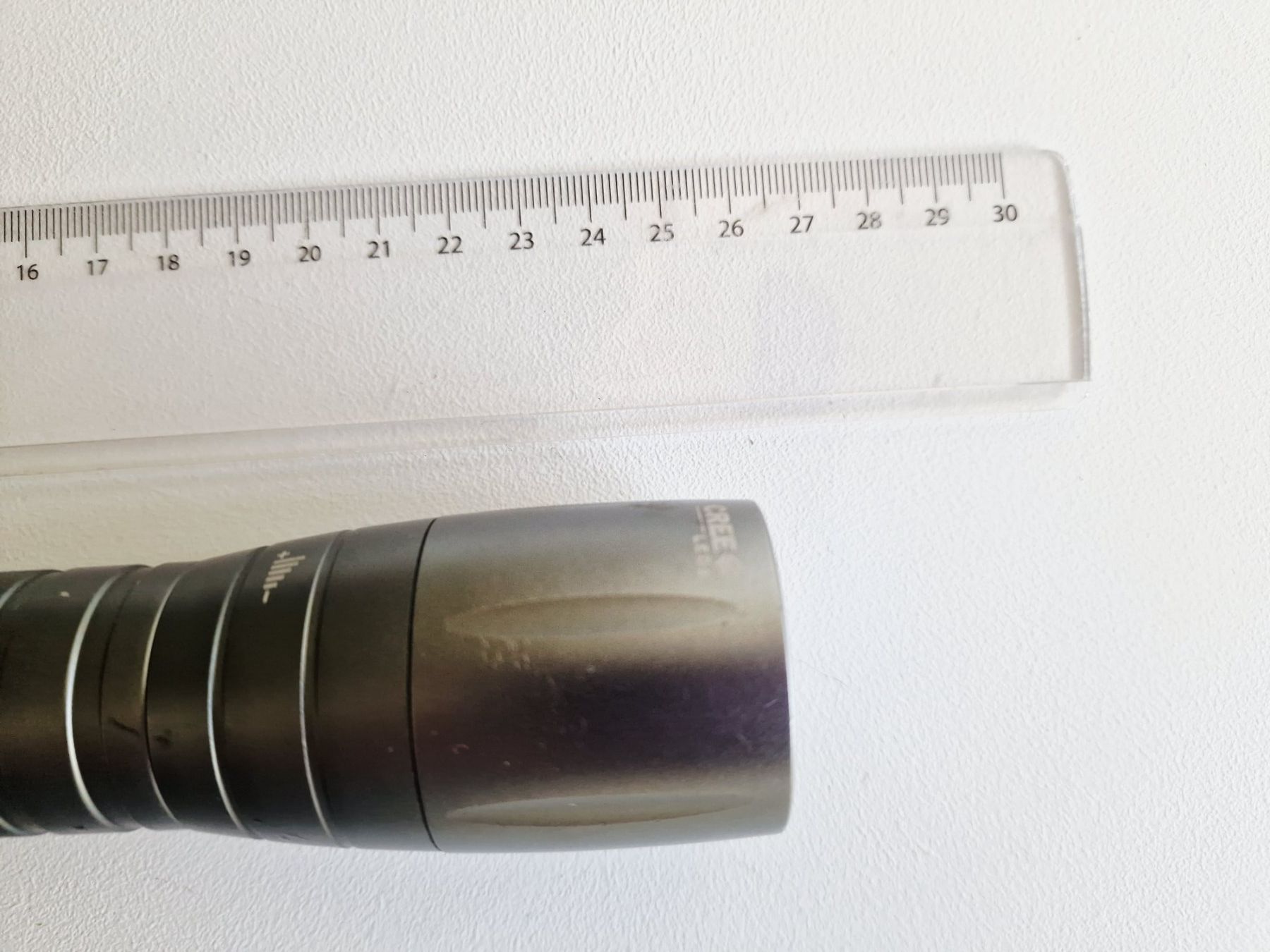 Lampade: Grosse hell und weit leuchtende LED Taschenlampe – Usato da Hallau venduto da CHACLA 3