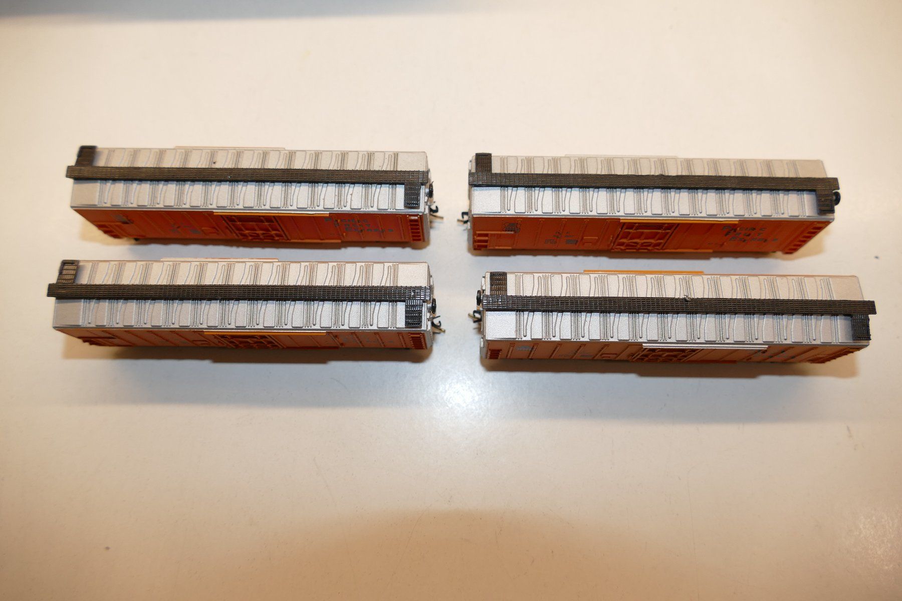 Modellini di ferrovie: Atlas N: 4xUS Box Car UP Pacific Fruit Express – Nuovo (secondo la descrizione) da Niederhasli venduto da rail-duerst 2