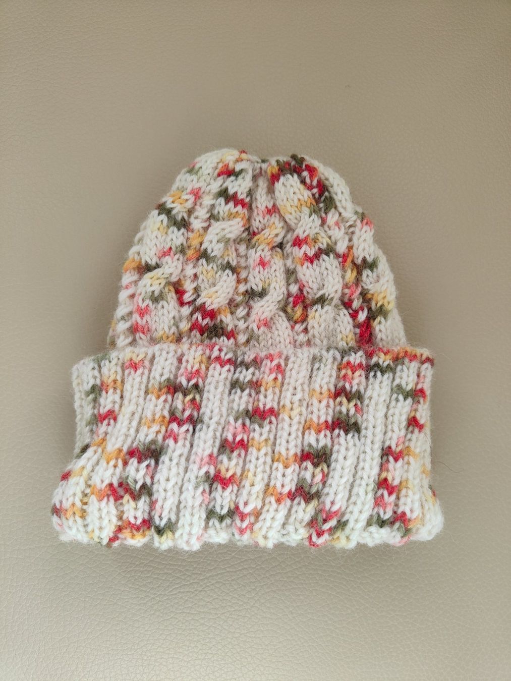 Copricapi, berretti & cappellini: Beanie, Einzelstück, handgestrickt – Nuovo e nell'imballaggio originale da Rümlang venduto da 21f 2