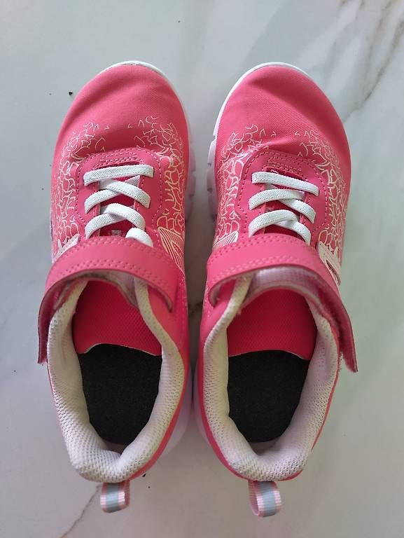 Scarpe per ragazze: Hallenschuhe Mädchen, pink Gr 33 – Usato da Muri b. Bern venduto da meitschi09