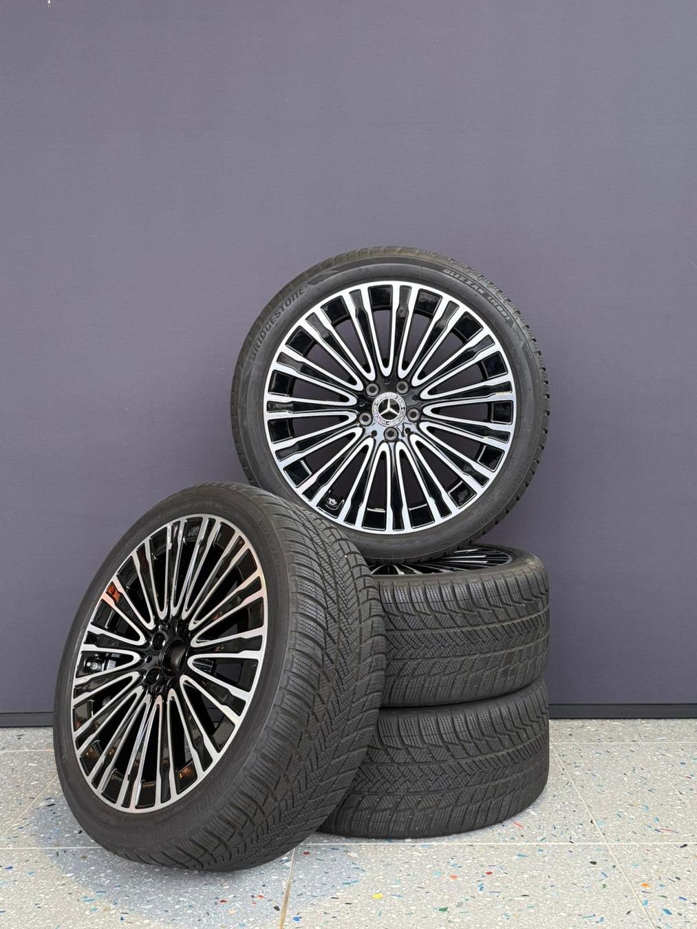 Bridgestone Pneumatici & Ruote complete: Winterkomplettradsatz Mercedes EQE – Usato da Wettingen venduto da SmartNeuteile