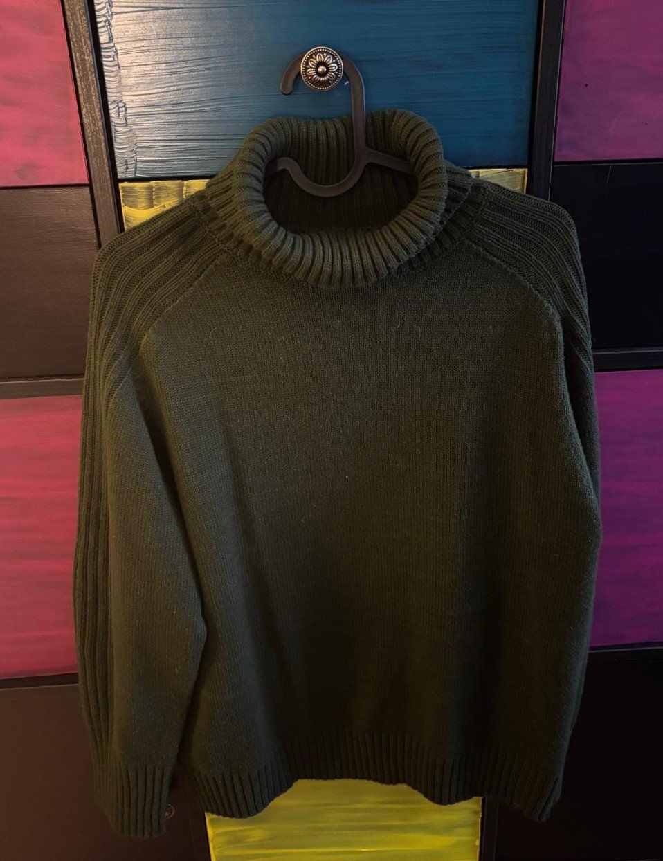 Maglioni & Felpe: Warmer Rollkragenpullover, in Olivgrün, Gr. S – Usato da Bülach venduto da reaos 1
