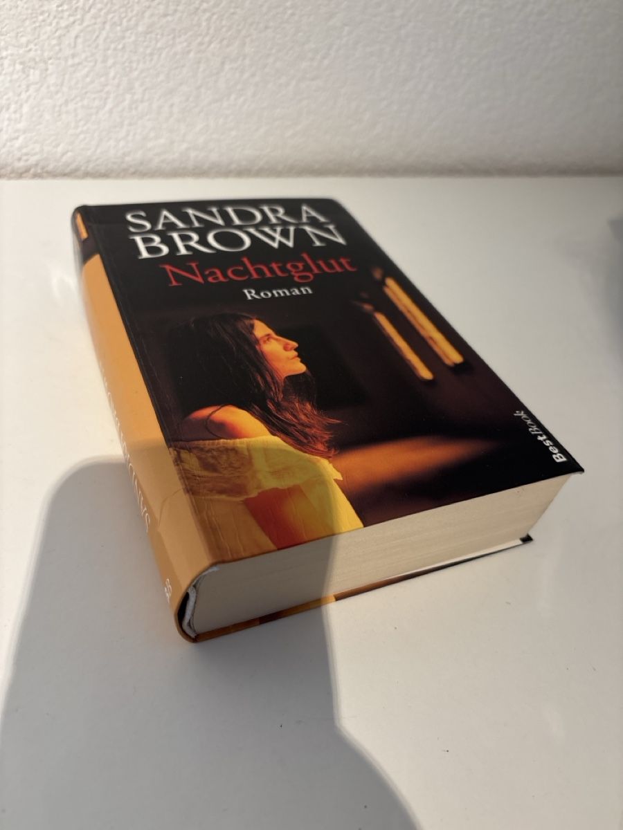 Libri: Sandra Brown - Nachtglut, gebraucht  – Usato da Adliswil venduto da ninotschka7 1