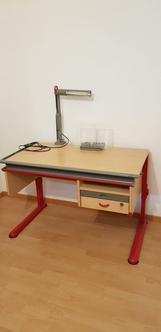 Moll Scrivanie: Schreibtisch, Lampe Marke MOLL. – Usato da Fehraltorf venduto da niggus