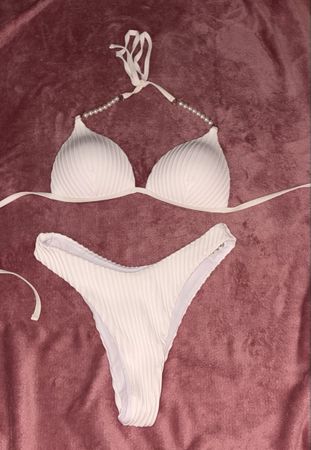 Weisser Bikini mit Perlen, Gr. S - Neuwertig!