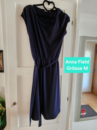 Kleid Anna Field dunkelblau kurzarm Grösse M getragen