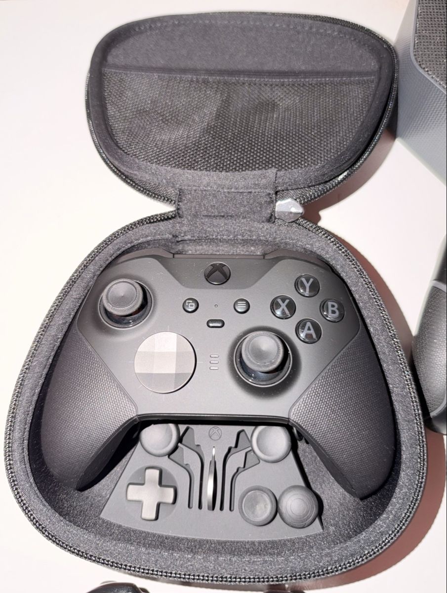 Microsoft Console: Xbox Series X + pro Controller Version 2 – Usato da Wangen an der Aare venduto da dus_nnf8 2
