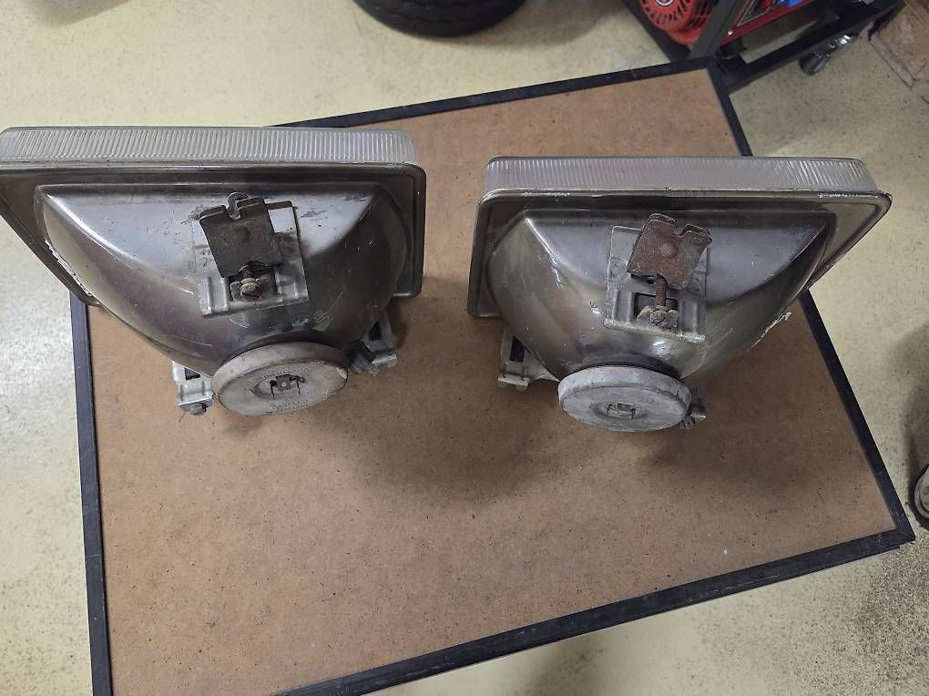 Tutti pezzi di ricambio auto: Ford Taunus Schinwerfer Set  – Usato da Matzingen venduto da AMY-007 2