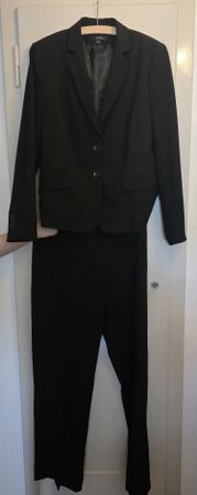 Anzug Damen schwarz Grösse 42 Blazer, Gr. 40 Hose Comma 