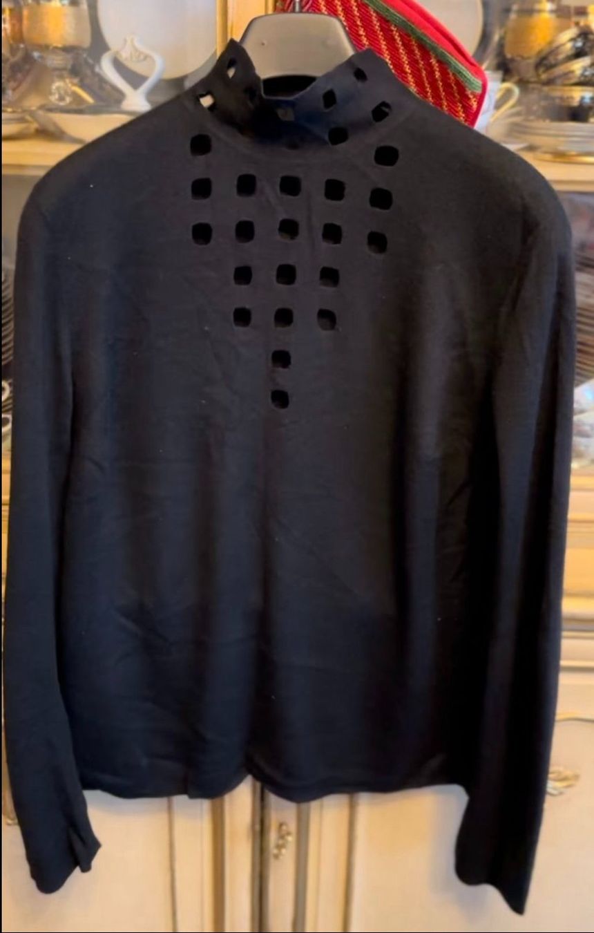 Akris Pullover & Sweatshirts: Akris Kaschmirpullover mit interessantem Cut-Out-Muster Pull – Gebraucht aus Genève von Mycollection