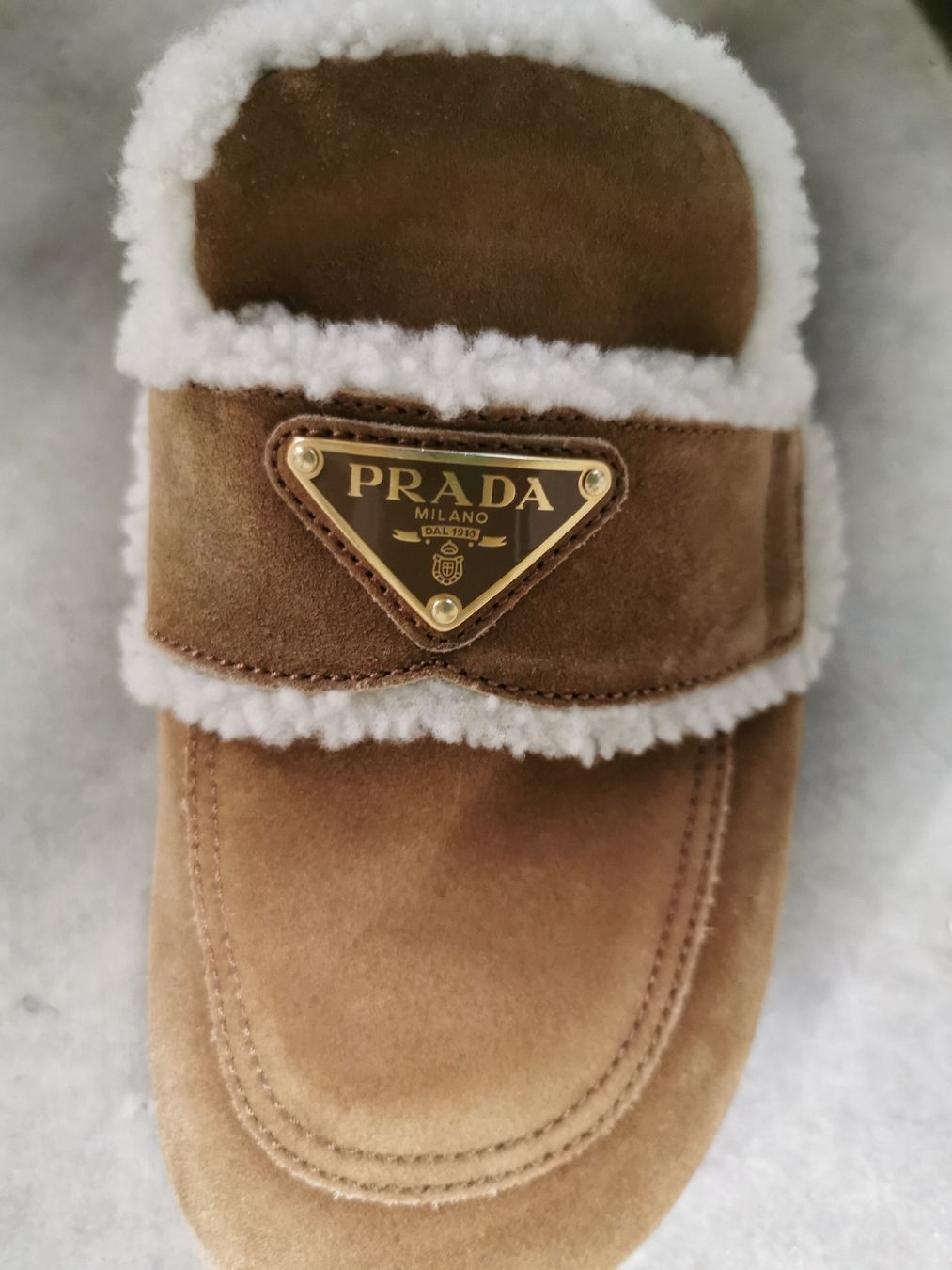 Prada Scarpe da donna: Prada Slippers aus wildleder gr36. 5 – Usato da Mühlethurnen venduto da GaspAnita 1