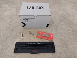 Film entwickler lab-box. Analog film developing kit. 