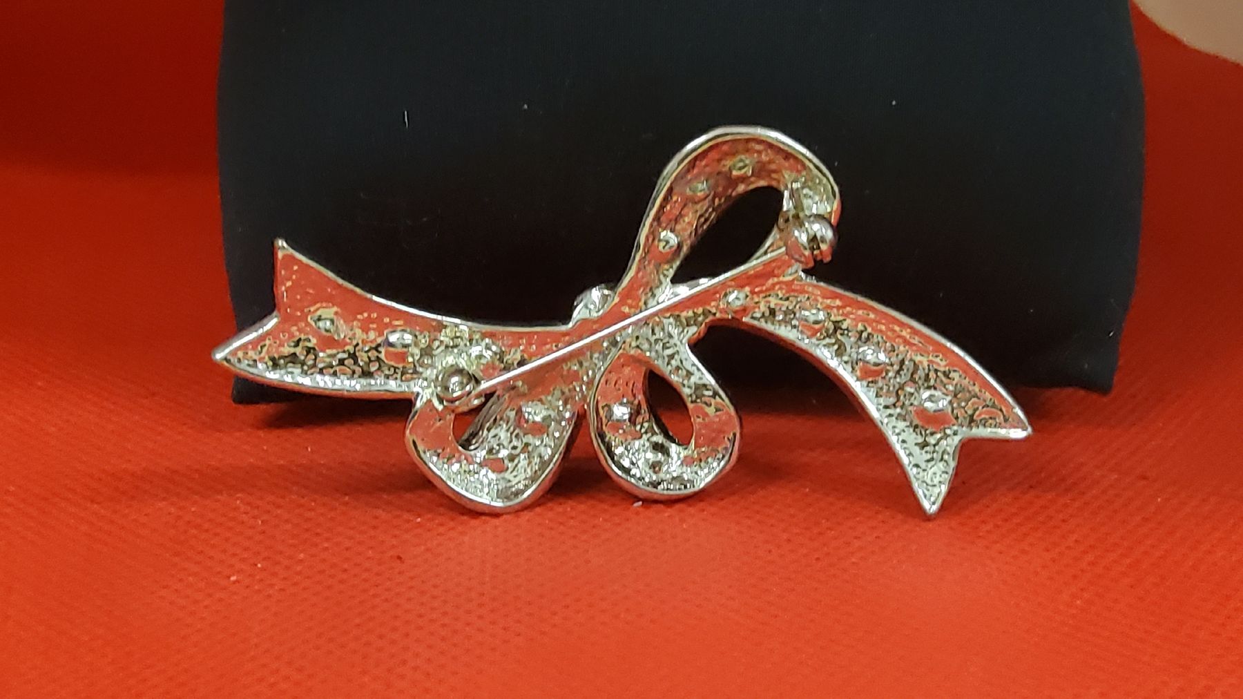 Spille & Fermagli: Schmuck Brosche Schleife Zirkonia Silberfarben – Usato da Herisau venduto da Nluanalucas 1