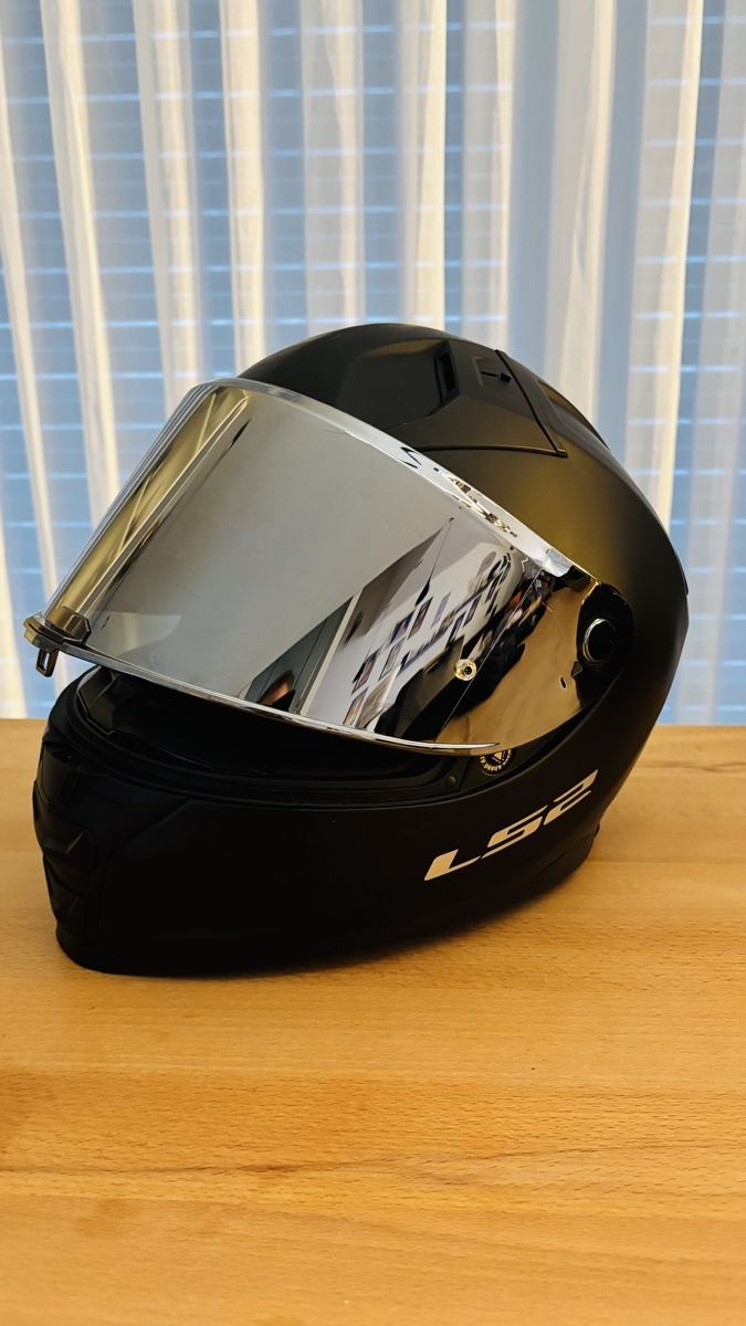 Casques & visières: Motorradhelm – D'occasion à Steffisburg par Artegna 2