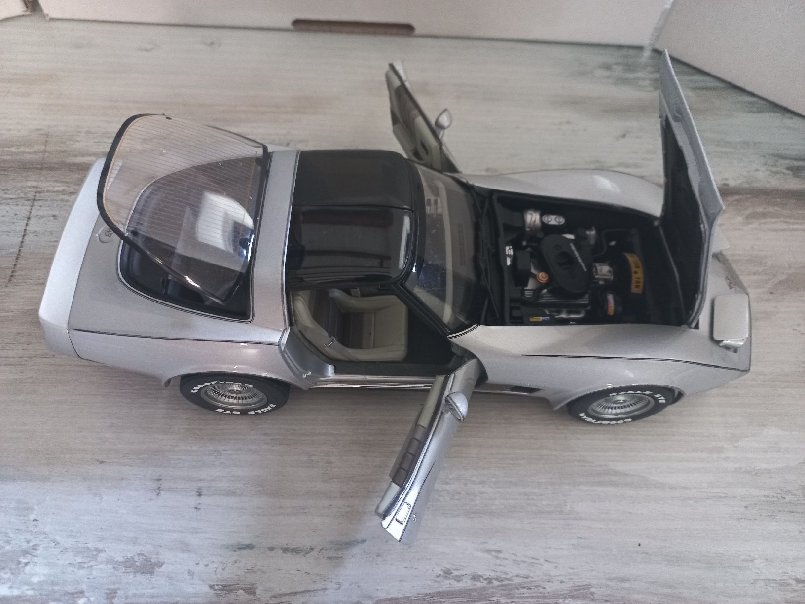 Autoart Modellautos: Chevrolet Corvette C3 1/18 Autoart – Gebraucht aus Attalens von remy_s00 5