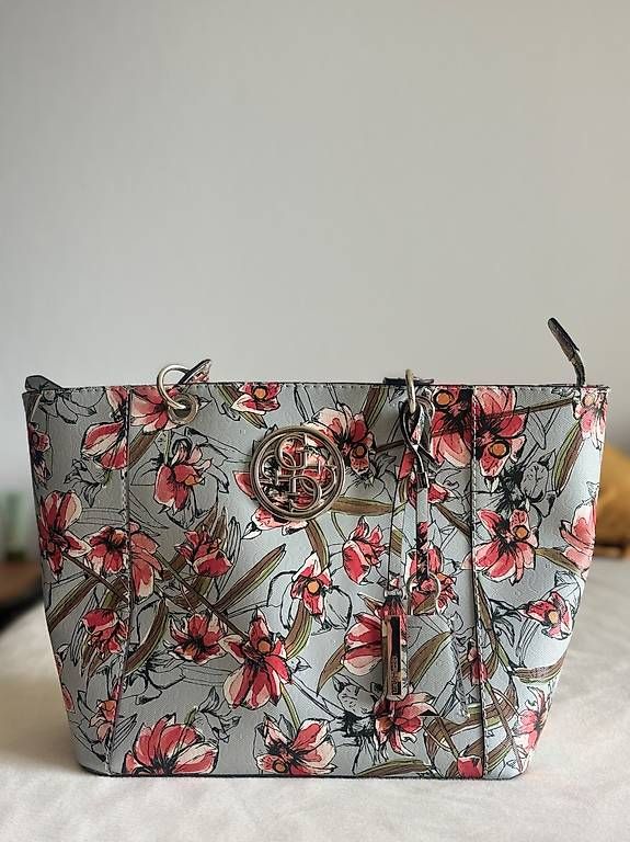 Guess Borse da donna: Sac Guess NEUF – Nuovo e nell'imballaggio originale da Cossonay-Ville venduto da ale_k9mh