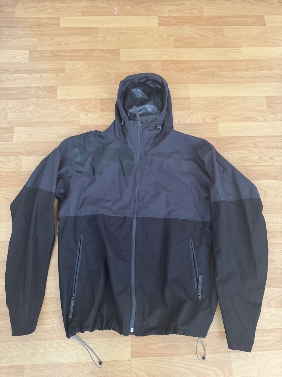 Giacche: Helly Hansen Regenjacke – Usato da Steffisburg venduto da Ricofaes