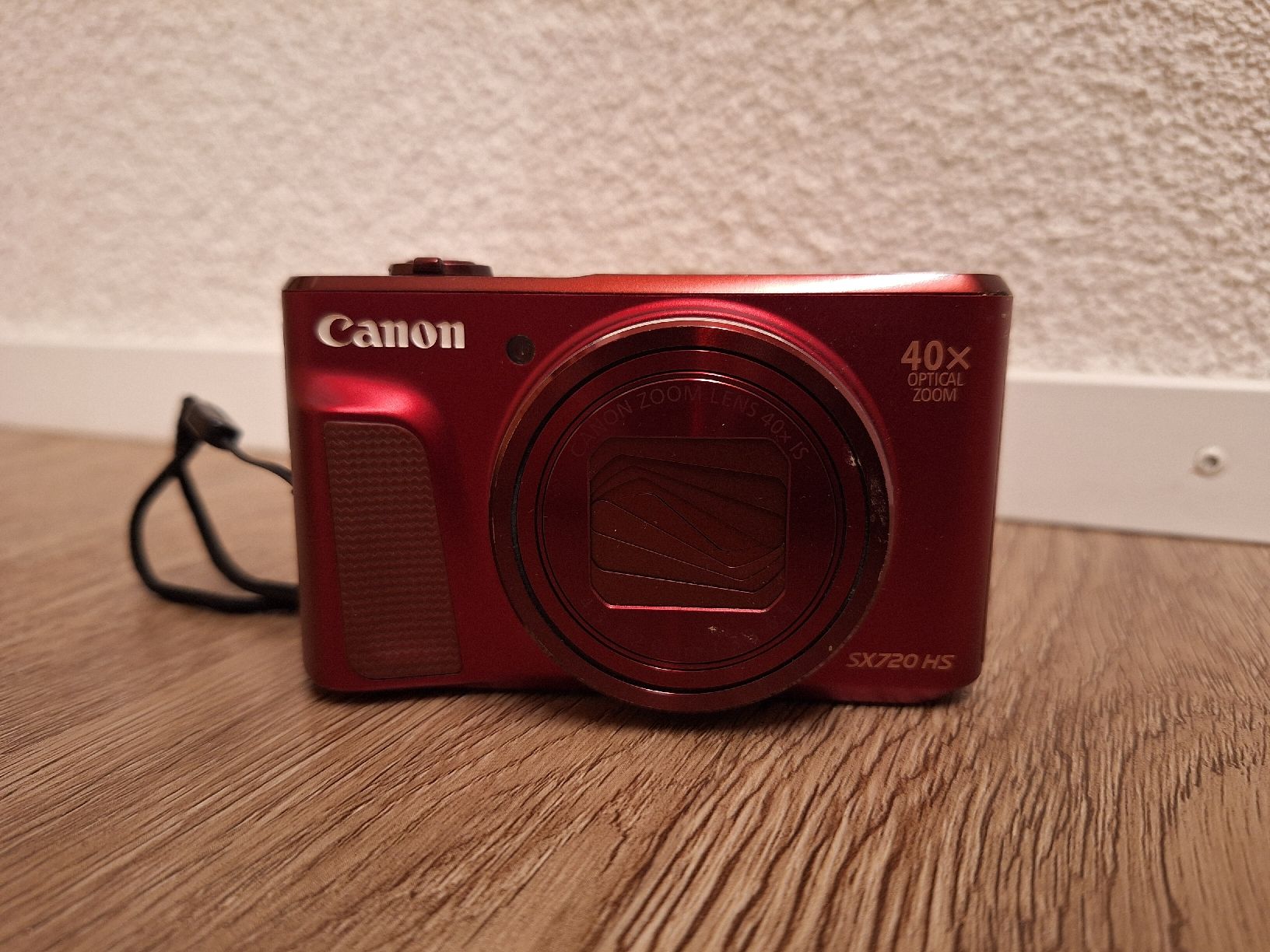 Canon Fotocamera: Canon PowerShot Kompaktkamera SX720 HS rot  – Usato da Bennau venduto da van_xnq2